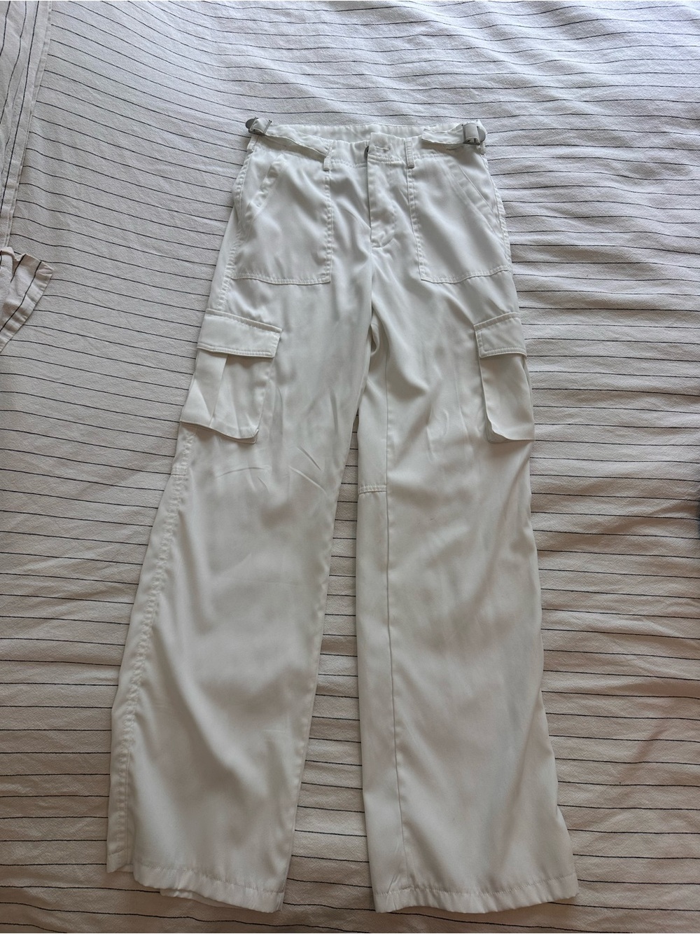 Wide-Leg Cargo Pants in Off-White